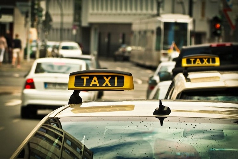 Milyen boldog szülők elfelejtettek egy újszülöttet egy taxiban