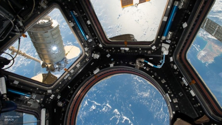 Az ISS kamera elkapott egy embert az űrben, űrruha nélkül