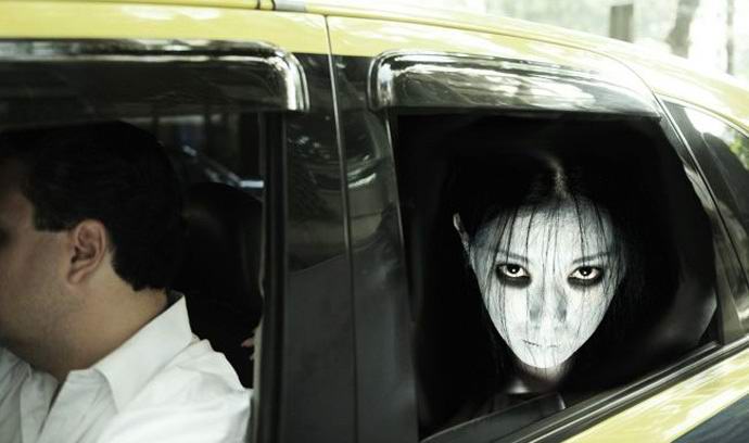 A megfigyelő kamera egy taxiban ülő szellemet rögzített