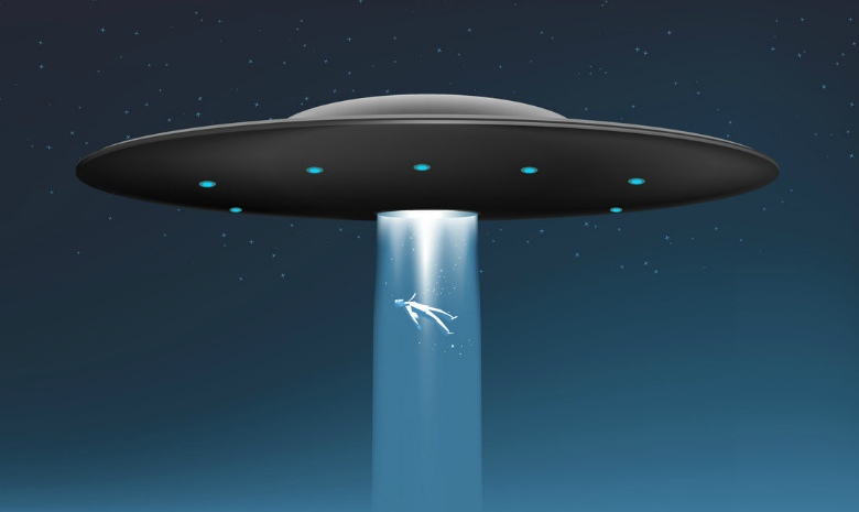 A megfigyelő kamera rögzíti azt a pillanatot, amikor a háztulajdonos idegeneket elrabolt