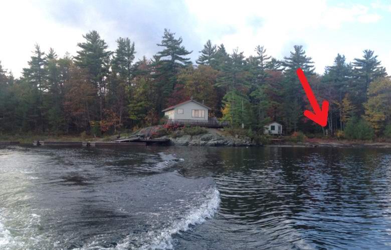 A kanadai egy pár szellemet fényképezett, akik a hajóját figyelték.