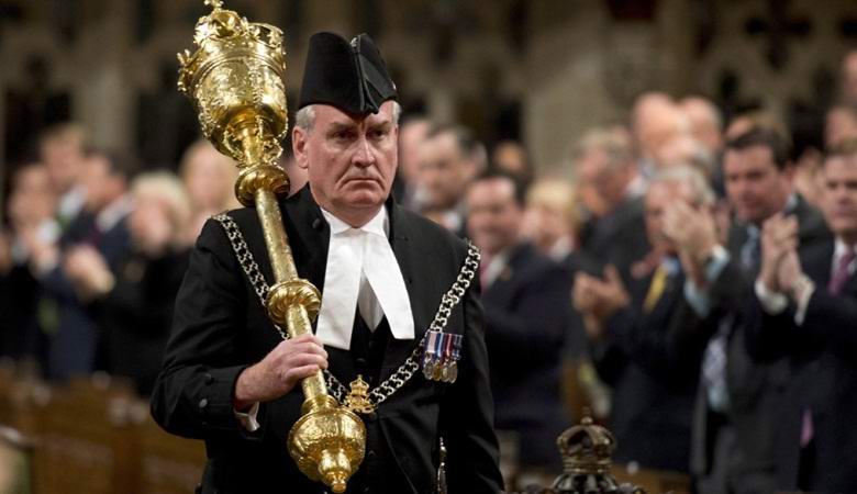 A kanadai diplomata azt állítja, hogy az ördög a nagykövetségében él