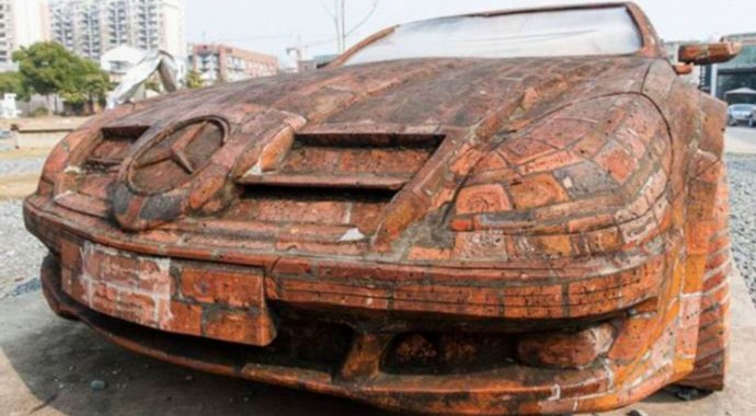 A kínai művész egy tégla Mercedes-t épített