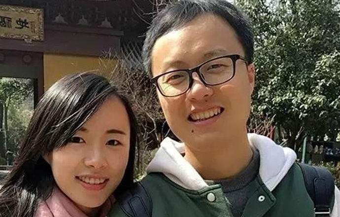 Egy kínai nő anyját gyermeke férjefotójában találta meg