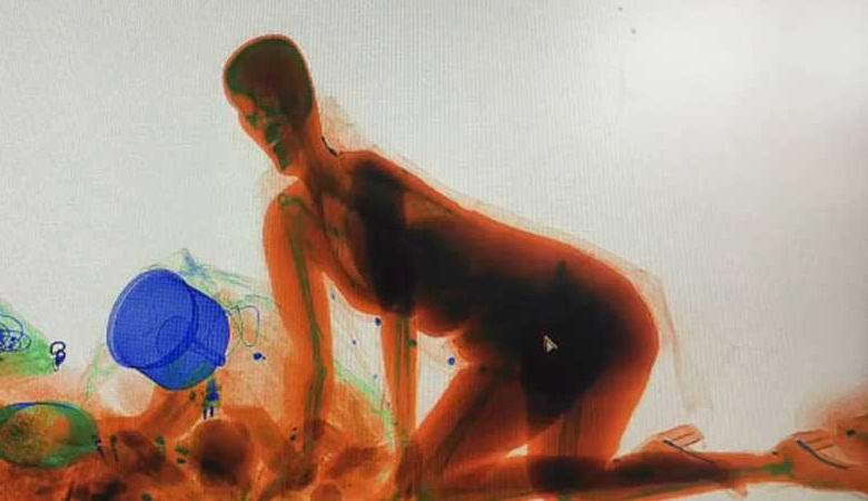 A kínai nő az állomáson megtette a legrosszabb és legveszélyesebb dolgot