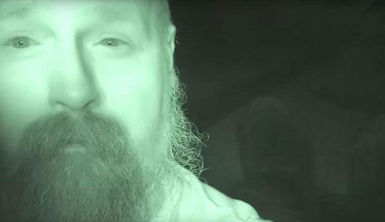 A temető szelleme eltalálta a kamera lencséjét