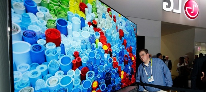 A koreaiak rendkívül vékony TV-t mutattak