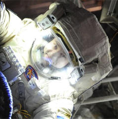 Az űrhajósok rekordot állítottak fel a törött kamerák miatt