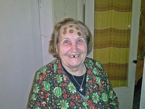 A krími csoda nagyanyja vonzza a vasalót, a kanalat és a szellemeket megszelídíti