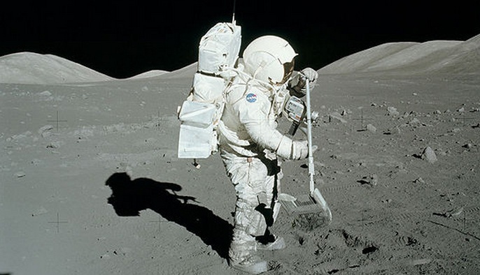 A holdköveket tolvajok és gyűjtők lopták el