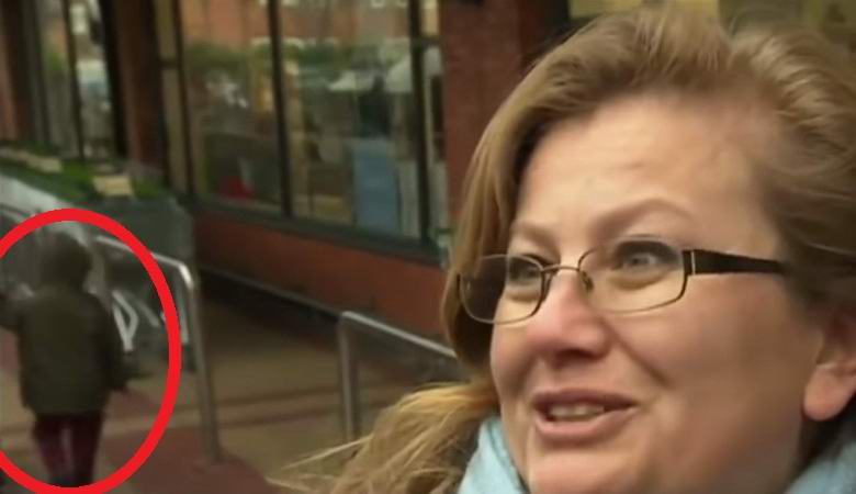 A fiú megjelent a semmiből egy televíziós riport alatt