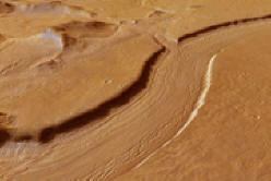 A marslakók a folyóban úsztak