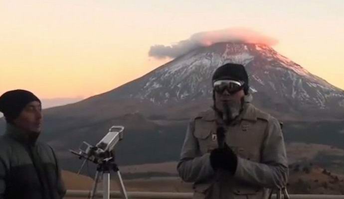 A mexikói az UFO megjelenését a vulkán fölé mutatják, hogy élőben megmutathassák