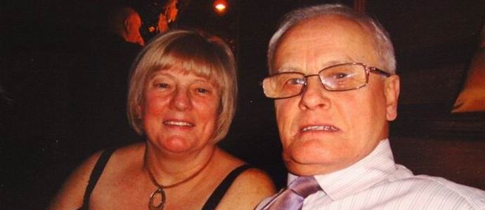 Egy halott, morcos feleség még mindig morog a férjével szemben.