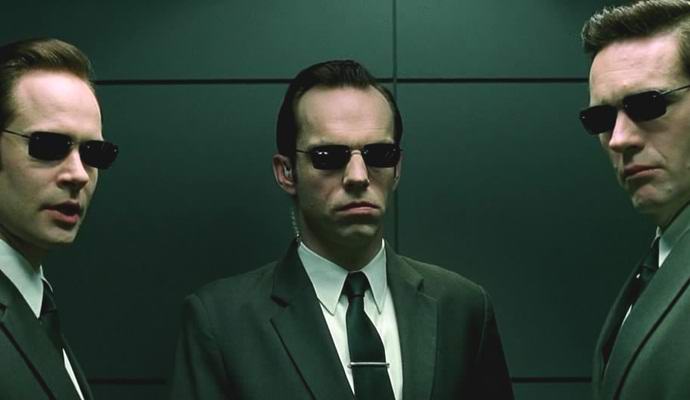 A halott humanoid és a Marson lévő püspök szobra érdekli