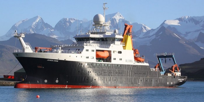 A milliárdos megtisztítja az óceánt a szemetről