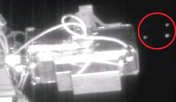 Öt UFO elcsúszott az ISS mellett