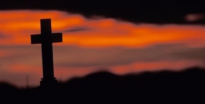 Az űrben sétáló sírok