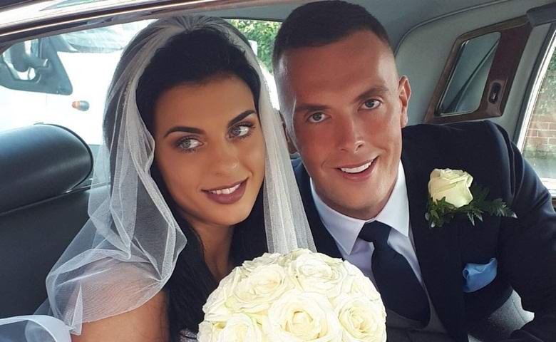 Az ifjú házasok nyugtalannak érezték magukat, amikor esküvőikön szellemeket láttak