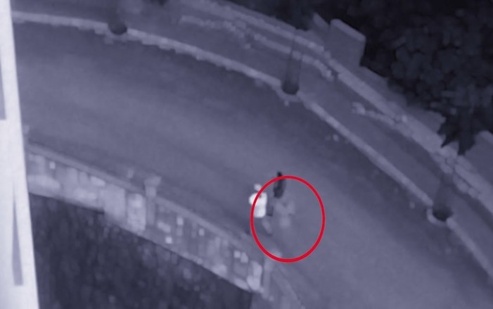 Egy fiatal pár kísértetjárta szellem kísérti