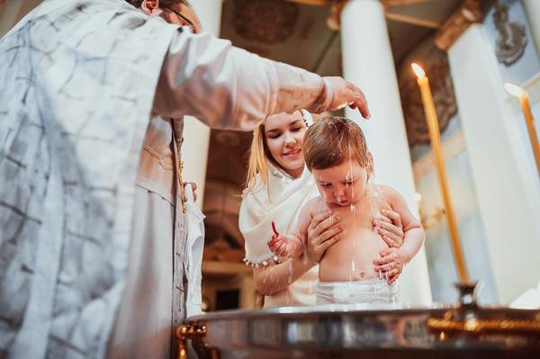 meg lehet-e keresztelni egy terhes keresztanya gyermekét? 