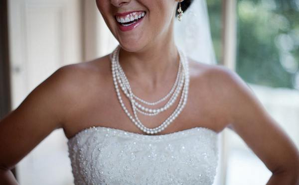 lehet-e gyöngyöt viselni a menyasszony esküvőjére? 