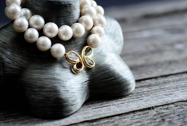 lehet-e gyöngyöt adni egy nőnek? 