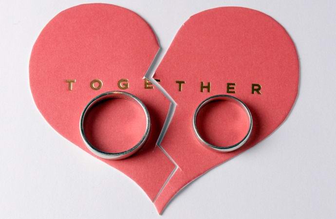 A férjét és a feleséget csecsemőkorban ikrek választották el