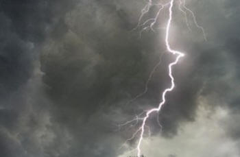 Az ember túlélte két erős villámcsapás után