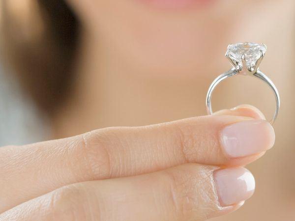 melyik ujjon jelentik a gyűrűk 