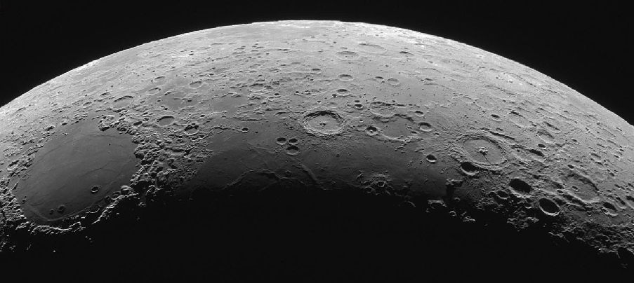 Egy rejtélyes négyzet alakú tárgyat fedeztek fel a Holdon