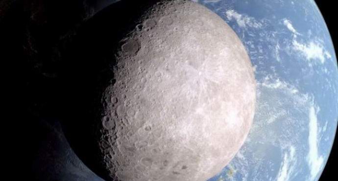 A zene a hold túloldalán játszik?