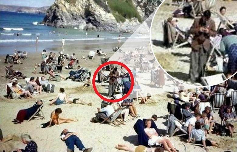 Az 1943. évi fotón találtak egy embert, akinél a kezében egy eszköz.