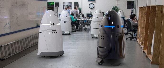 Rendőrségi robotok jelennek meg Dubai utcáin