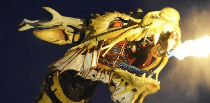 Egy óriási sárkány jelent meg Franciaország utcáin