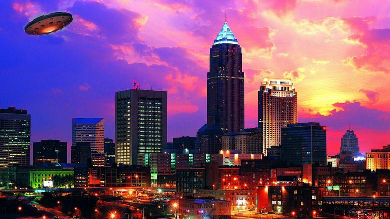Egy hatalmas UFO lebegett egy amerikai város fölött