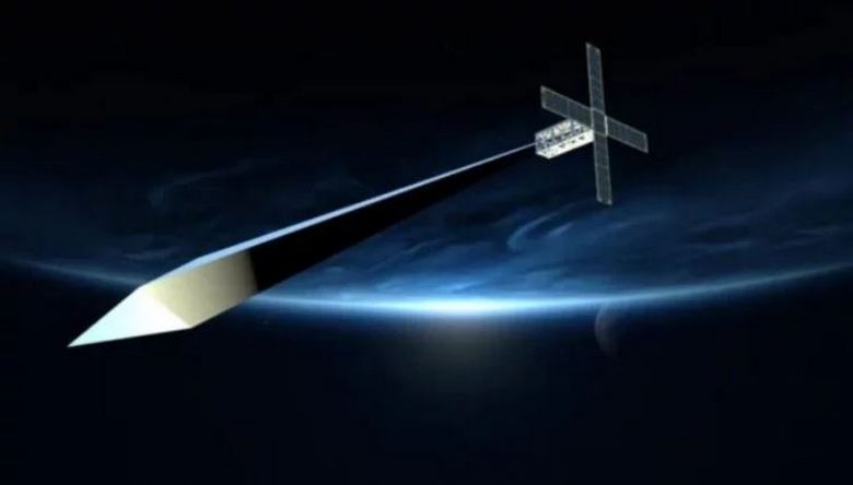 A felfújható szobor a Föld körüli pályán semmilyen módon nem fordulhat meg