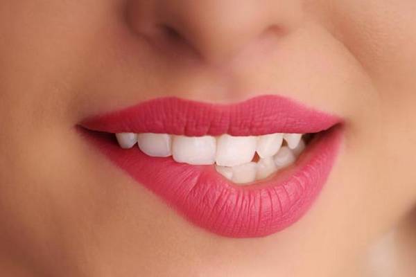 pattanás az ajak ómen 