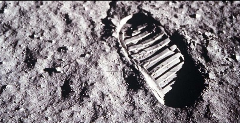 A NASA a koronavírus kitörése miatt felfüggeszti a Hold-küldetés munkáját 