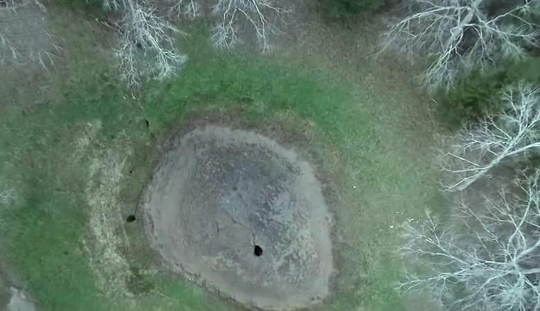 Egy ismeretlen tárgy esett le az égből, és kiszáradt egy tó