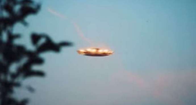 Jó minőségű videofelvétel alatt ismeretlen repülő tárgyak