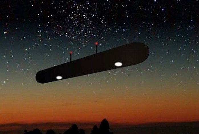 Azonosítatlan tárgyak egy szivar alakú égen