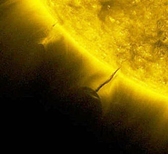 Azerbajdzsáni kutató: egy furcsa tárgy a Nap közelében egy UFO