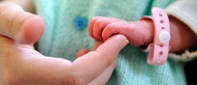 Egy újszülött fiú lett a legfiatalabb brit donor