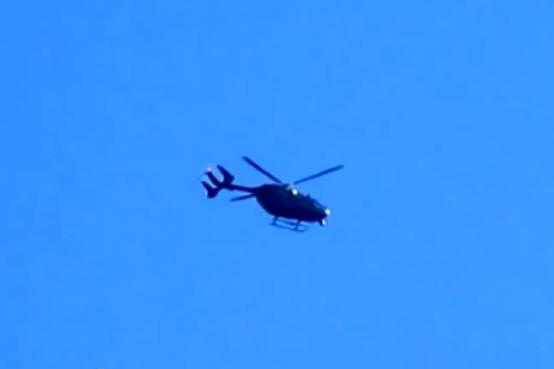 A szemtanúk egy furcsa helikoptert lőttek az égen, leállított légcsavarral repülve.