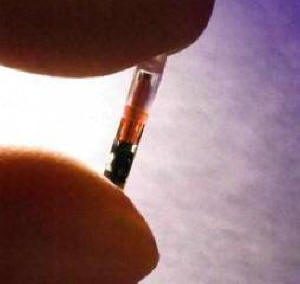 Ébredjen egy implantátummal a testben