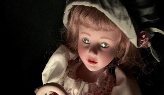 Megszállott baba élő