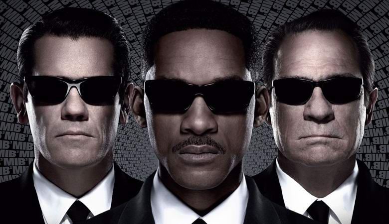 Az egyik fekete mitikus ember bejutott a kamerába