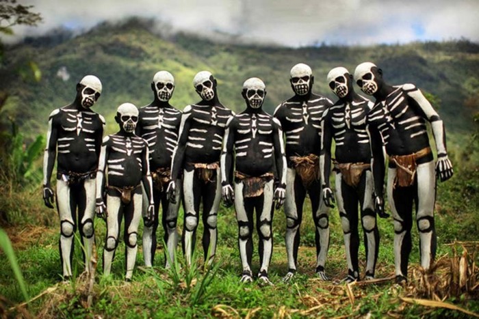 Egyidejű élet két párhuzamos világban