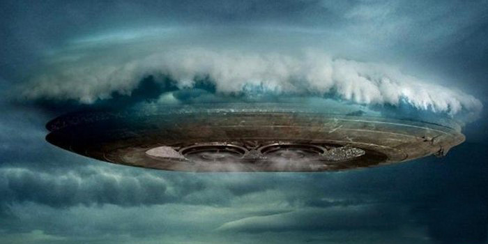 Egy hatalmas repülő csészealj - mintha egy filmből származna